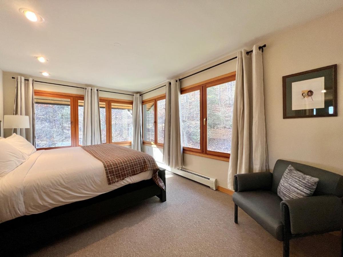 Outland Chalet & Suites Great Smoky Mountains Whittier Zimmer foto