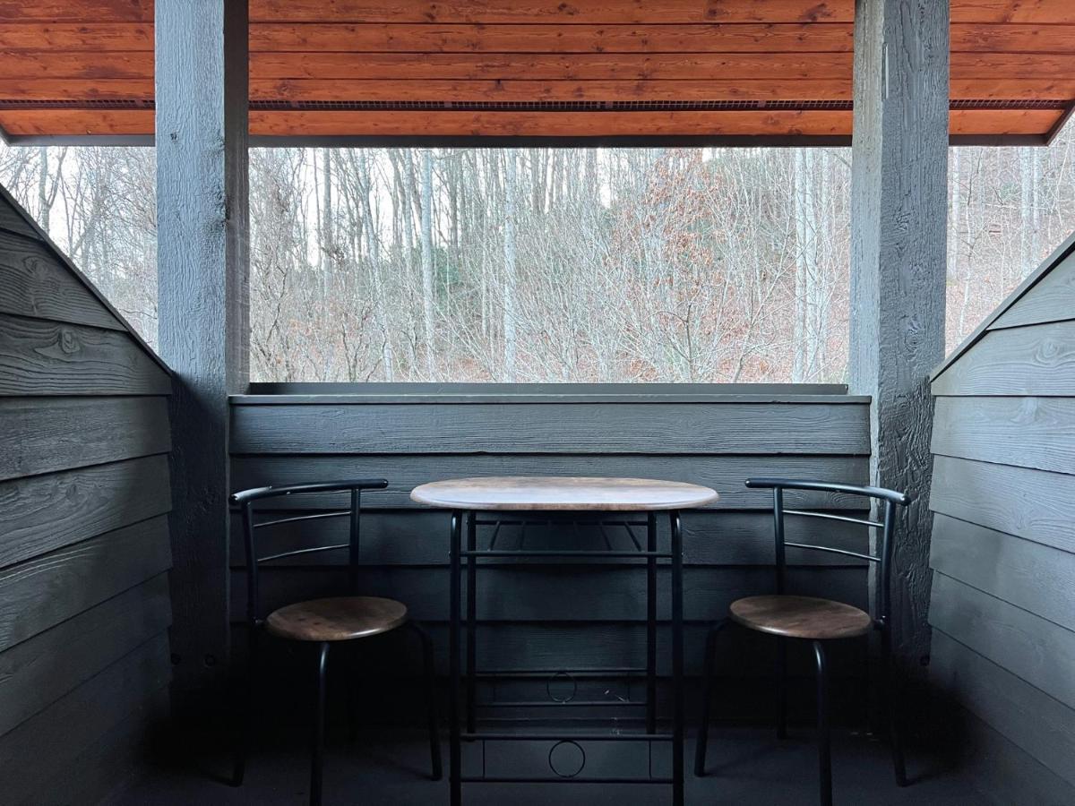 Outland Chalet & Suites Great Smoky Mountains Whittier Zimmer foto