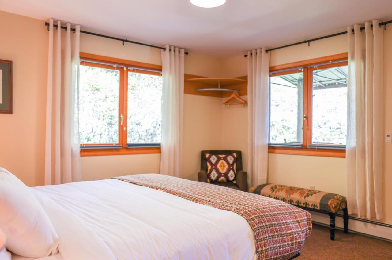 Outland Chalet & Suites Great Smoky Mountains Whittier Zimmer foto