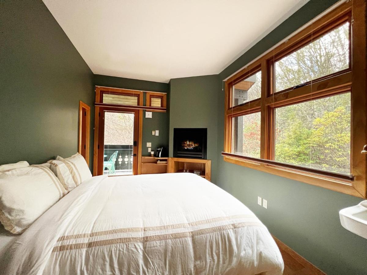 Outland Chalet & Suites Great Smoky Mountains Whittier Exterior foto